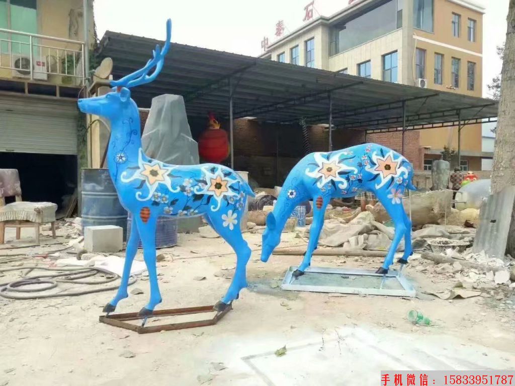 玻璃钢鹿雕塑，彩绘鹿雕塑，草坪鹿雕塑